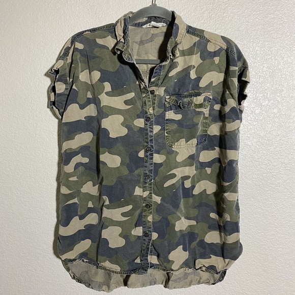 C&amp;C California Tops - C & C California Womens Shirt Size XS Camo Button Front Short Sleeve